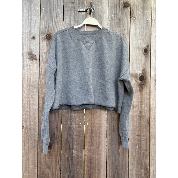 Colsie Tops - Colsie Women‎ Heather Gray Cropped Sweatshirt Crew Neck Fleece Raw Hem XL